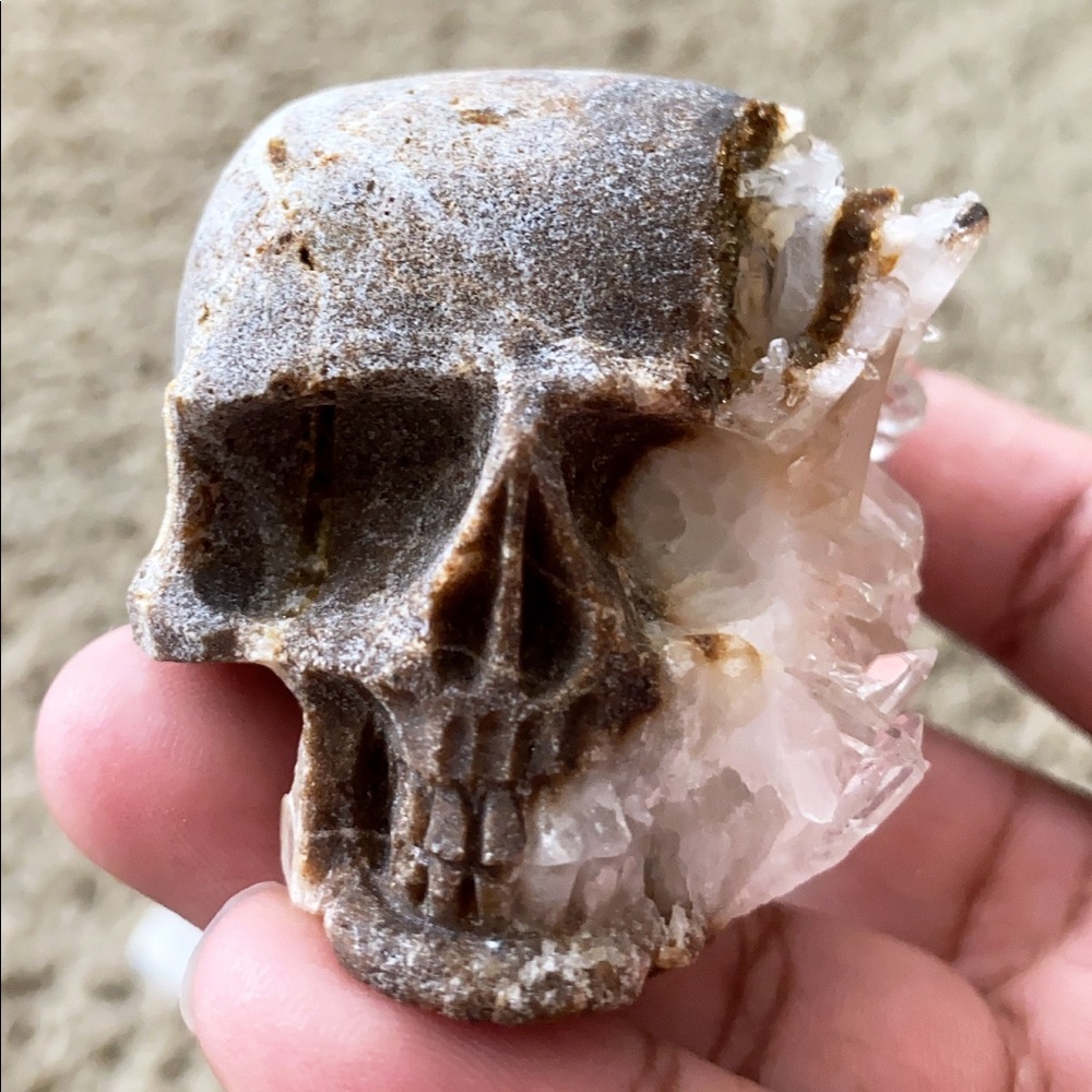 ❌SOLD❌Carved Skull With Clear Quartz